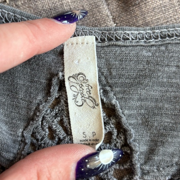 Women's Grey Keepsake Long-Sleeve Crochet-Inset Slub Henley Top - Picture 9 of 11